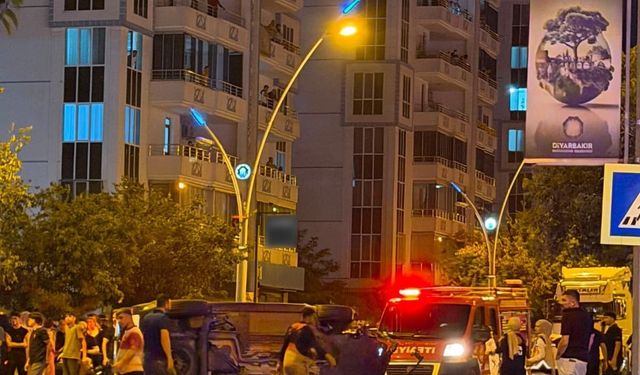 Diyarbakır'da otomobiller çarpıştı: 3 yaralı