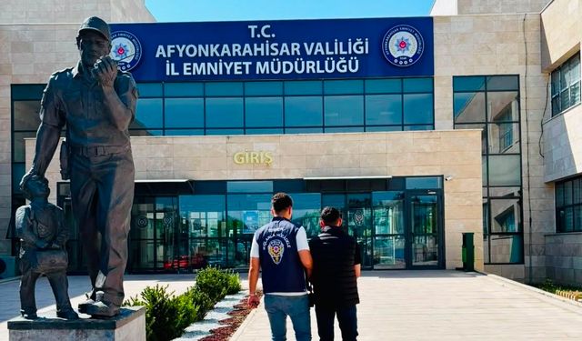 Dolandırıcılık suçundan aranan şahsı polis yakaladı