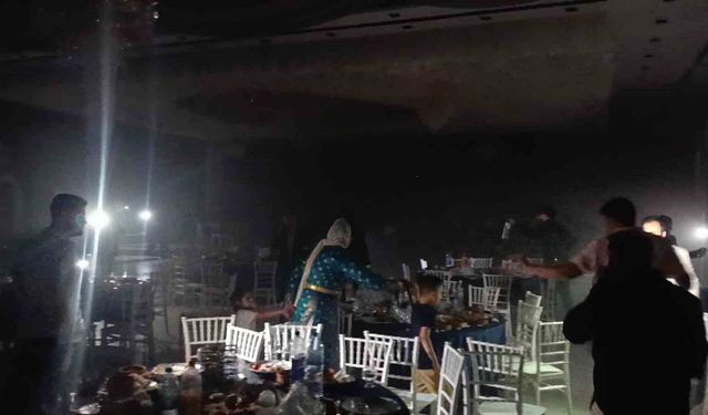 Düğün salonunda yangın paniği: Anne gözyaşları arasında bebeğini aradı