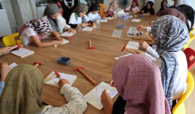 Eğitim ve sanat bir arada: Kur'an kursunda minik eller filografiyle buluştu