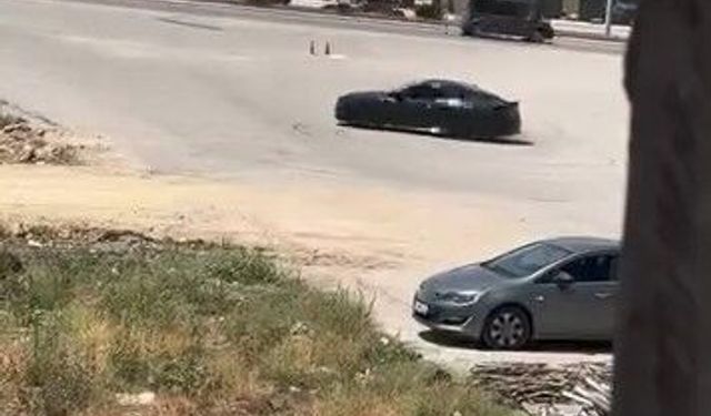 Elazığ'da drift atan sürücü kameraya yansıdı