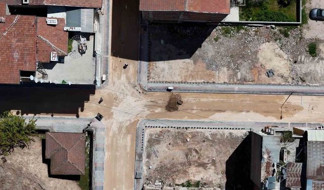 Elazığ'da mahallelerde yol ve kaldırım yenileme çalışması