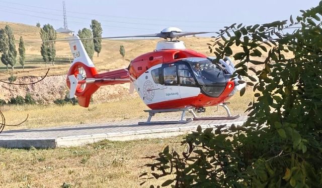 Erciş'ten Erzurum'a helikopter ambulansla entübe hasta nakli