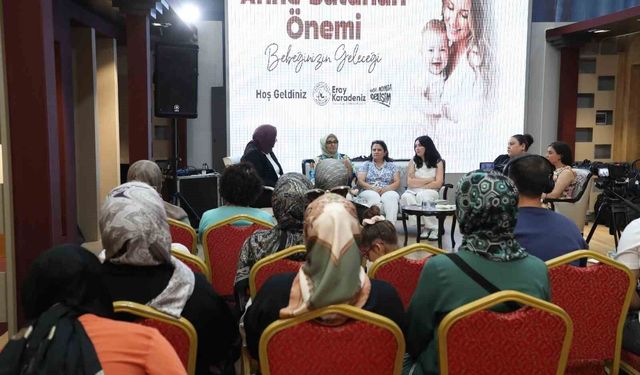 Gaziosmanpaşa'da anne ve bebek sağlığı panelinde uzmanlardan önemli tavsiyeler