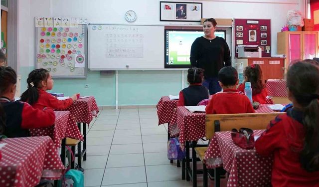 Her ikisi de sözleşmeli öğretmen olan eşlerin aile birliğine bağlı iller arası yer değiştirme duyurusu yayımlandı
