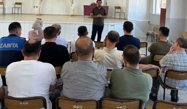 Hisarcık'ta Hayat Üniversitesi Projesi kapsamında 'Hükümet Sistemleri ve Devlet Teşkilatı' konulu eğitim düzenlendi