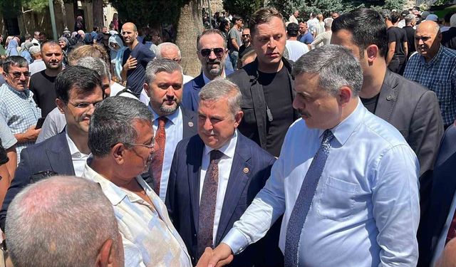 İçişleri Bakanı Çiftçi, cuma ve cenaze namazlarına katıldı