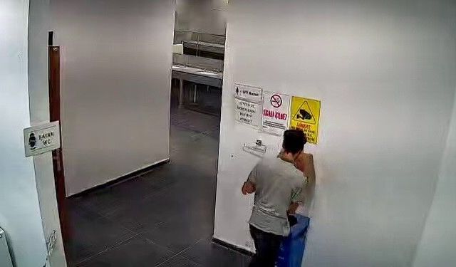 Kadınlar tuvaletindeki hırsızlık kameralara yansıdı
