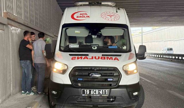 Kamyondan yola düşen demir parçası kazaya neden oldu: 1 yaralı