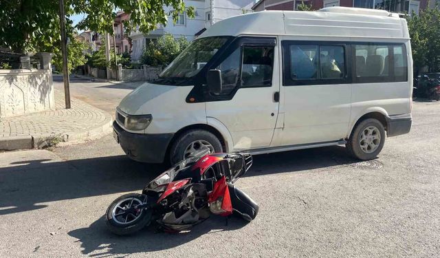 Karaman'da minibüsle motosiklet çarpıştı: 2 yaralı