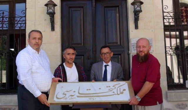 Kastamonu Memleket Kütüphanesi'nin kırılan kitabesi yeniden yazıldı