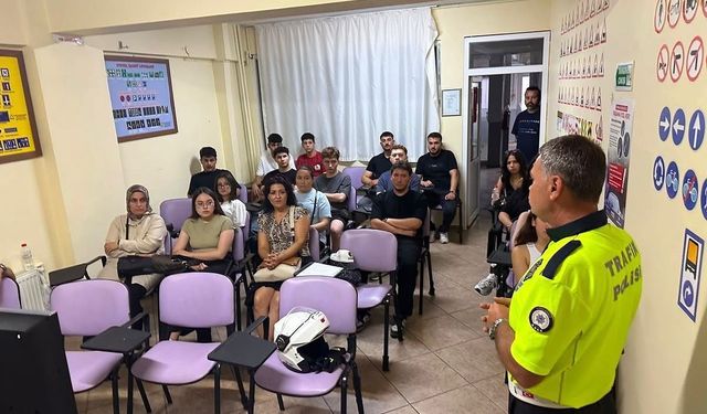 Kırklareli'nde sürücü adaylarına trafik güvenliği eğitimi verildi