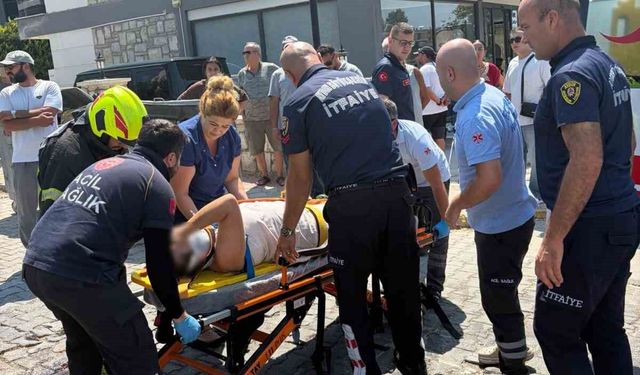 Kuşadası'ndaki kazada ters dönen otomobilin sürücü yaralandı