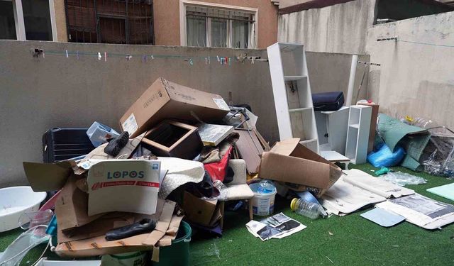 Maltepe'de çöp ev temizlenerek halk sağlığı için önlem alındı