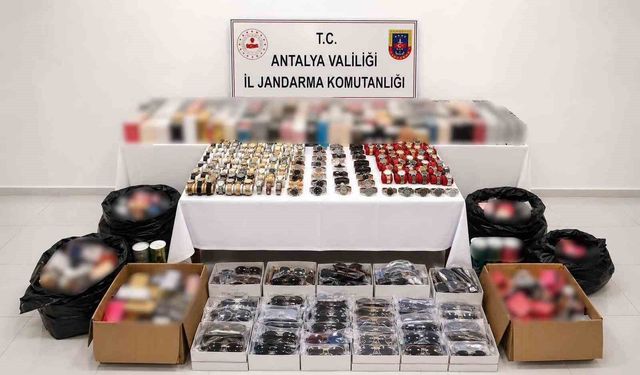 Manavgat'ta 4 milyon 350 bin liralık gümrük kaçağı ürün ele geçirildi