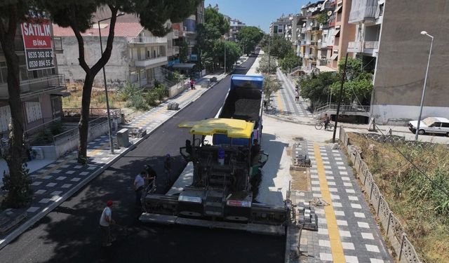 Manisa Büyükşehir Belediyesi, Salihli'de 4 caddeyi sıcak asfaltla yeniliyor