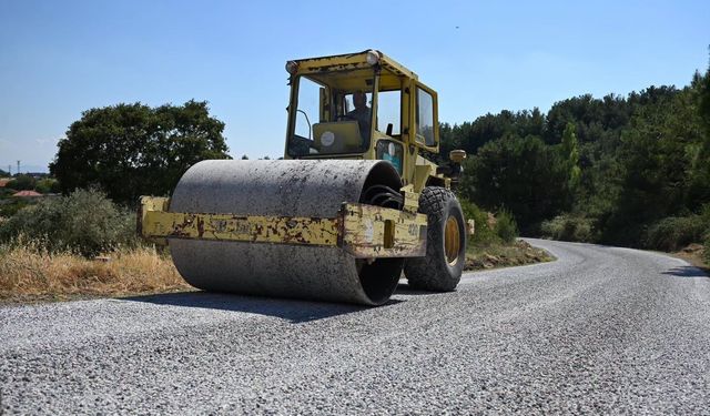 Manisa'da asfalt çalışmaları hızla devam ediyor