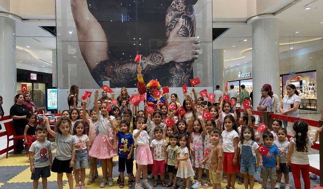 Mardian Mall'da 30 Ağustos Zafer Bayramı coşkusu çocuklarla birlikte yaşandı