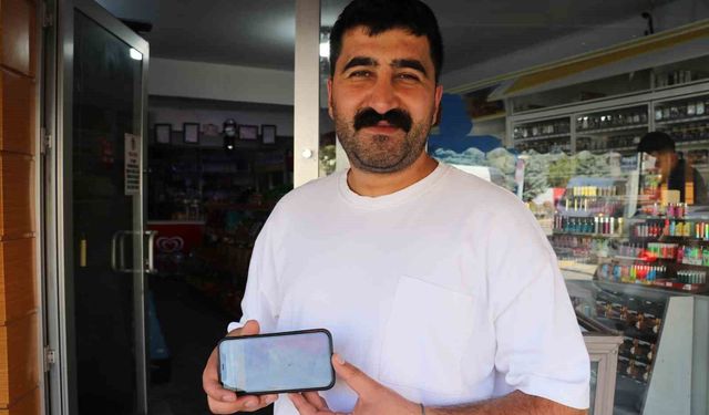 Market arabasını boşalttı, kendi eşyalarını koyup götürdü