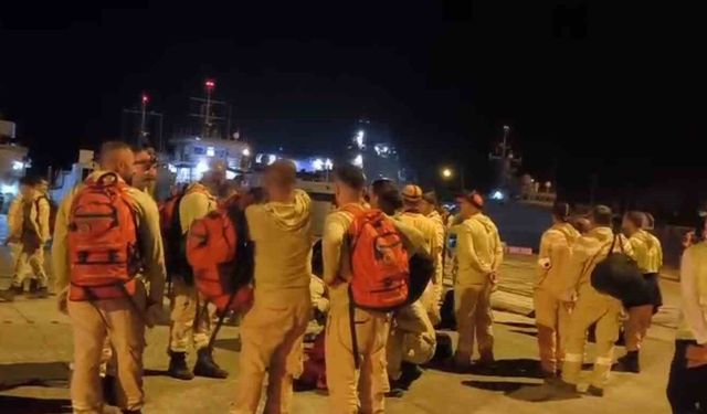 Marmaris'te arazözler çıkarma gemileriyle bölgeye gidiyor