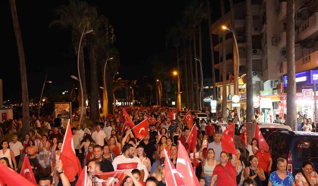 Marmaris'te sessiz fener alayı