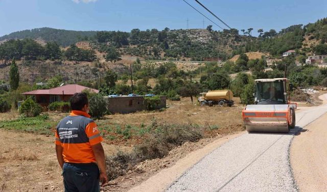 Mersin Büyükşehir Belediyesi kırsal yolları yeniliyor