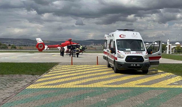 Minibüs şarampole uçtu: 4 kişi öldü, 4'ü ağır 10 kişiyi yaralandı