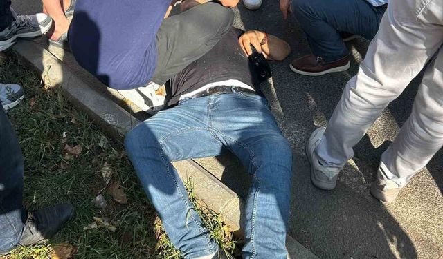 Motosikletin çarptığı yaya yaralandı