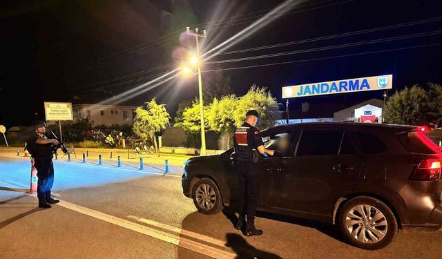 Muğla'da Jandarma denetimlerinde 33 şahıs tutuklandı