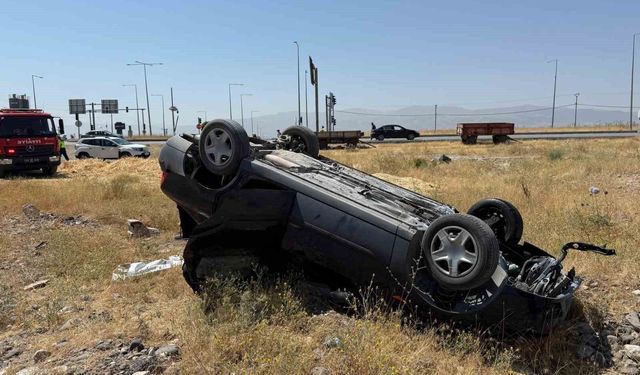 Muş-Bingöl kara yolunda otomobil takla attı: 3 yaralı