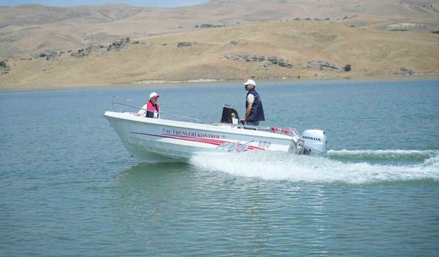 Muş'ta kaçak avcılığa tekne destekli sıkı denetim