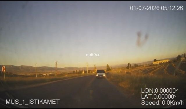 Muş'ta ters yönde ilerlerken ambulansın kamerasına takılan sürücüye ceza