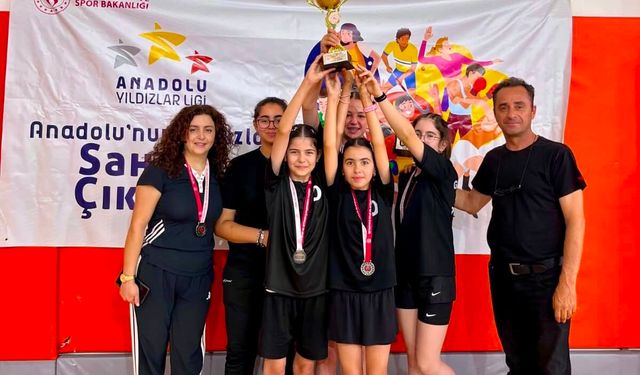 Niğde Masa Tenisi Kız Takımı Türkiye Finalleri'ne yükseldi