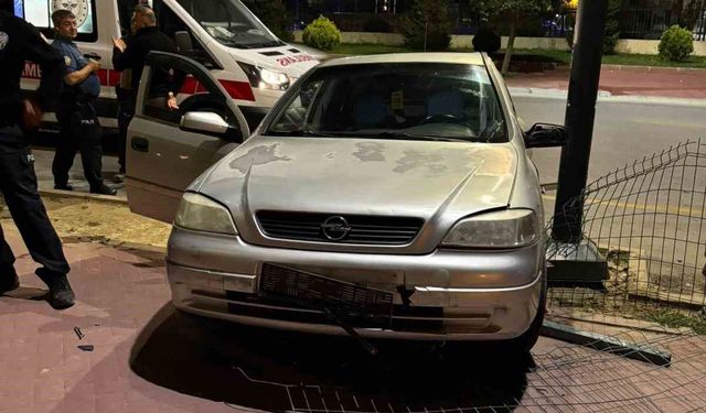 Niğde'de otomobil refüje çıktı: 1 yaralı