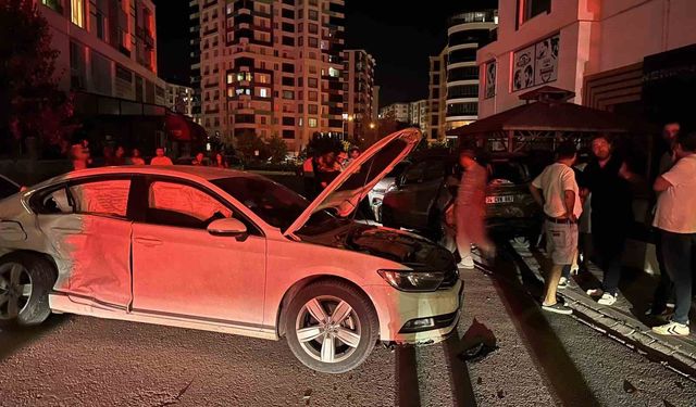 Niğde'de zincirleme kaza: 5 araca hasar veren sürücü olay yerinden kaçtı