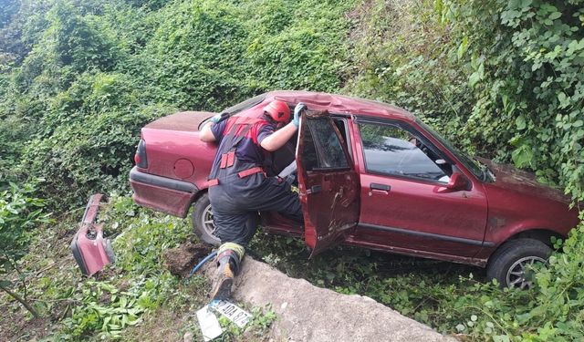 Ordu'da otomobil bahçe duvarına çarptı: 2 yaralı