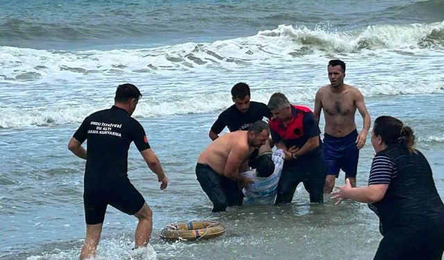 Ordu'da yasağa rağmen denize giren 2 kardeş boğulma tehlikesi geçirdi