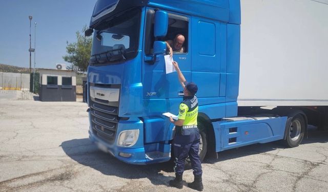 Otoyol jandarmasından bilgilendirme faaliyeti