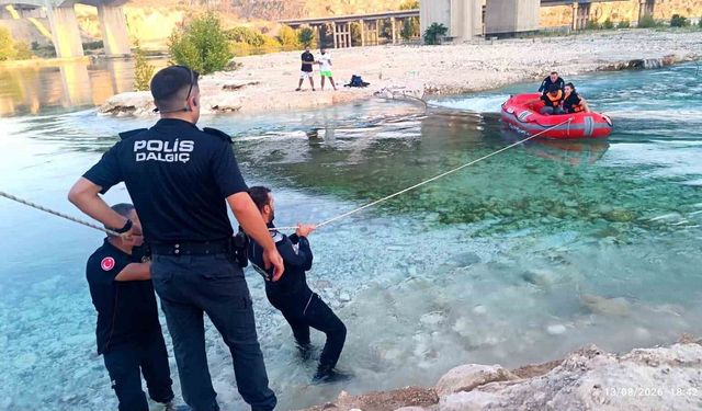 Piknik yaparken köprü altında mahsur kalan 6 kişi kurtarıldı