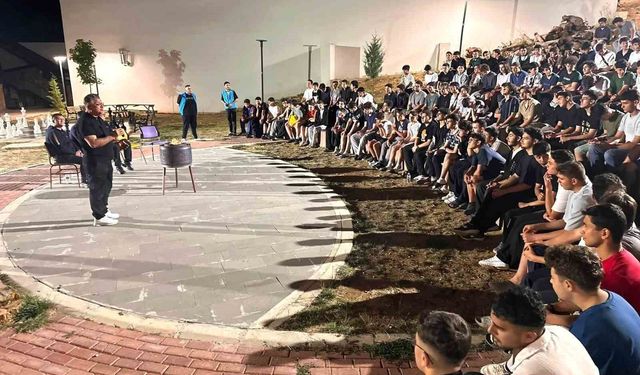 Rektör Kızıltoprak, Murat Dağı'nda gençlerle kamp ateşi başında buluştu