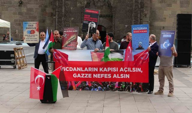 Sağlık çalışanları Gazze için yürüdü