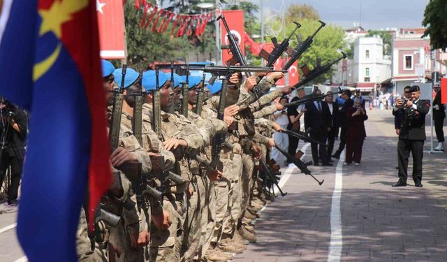 Sakarya'da 30 Ağustos düzenlenen coşkulu törenle kutladı