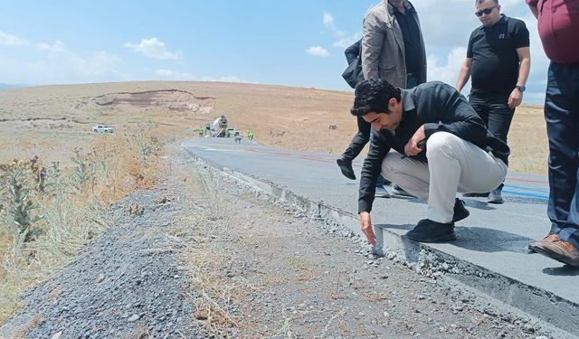 Sarıkamış'ta beton yol çalışmaları yerinde incelendi