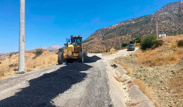 Sason'da köy yollarında asfalt onarım çalışmaları devam ediyor