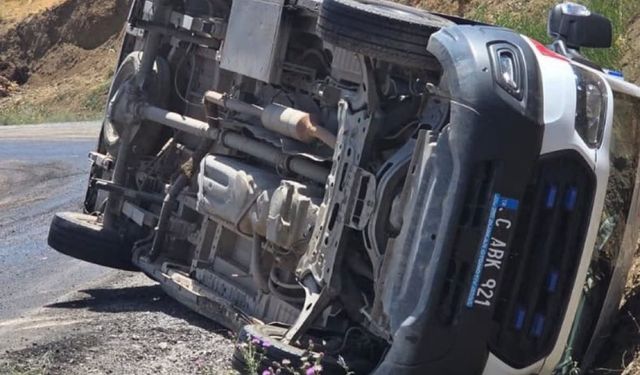 Siirt'te hastaya giden ambulans devrildi