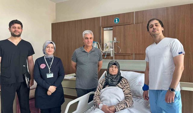 Siirt'te total diz protezi revizyonu ameliyatı başarıyla gerçekleştirildi