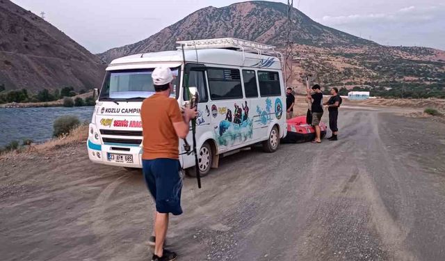 Suların yükselmesi sonucu nehir ortasındaki adada mahsur kalan 2 kişi kurtarıldı