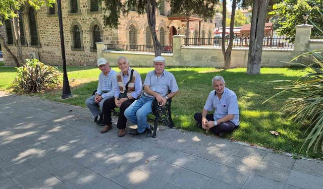 Tekirdağ'da sıcak hava bunaltıyor: Vatandaşlar gölgelik alanlara akın etti