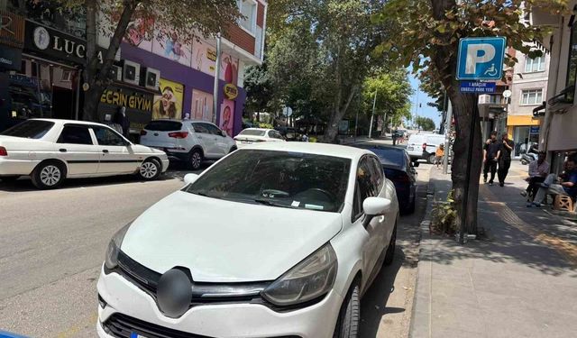 Ters yönden gelen sürücüsü uyarılara kulak asmadı