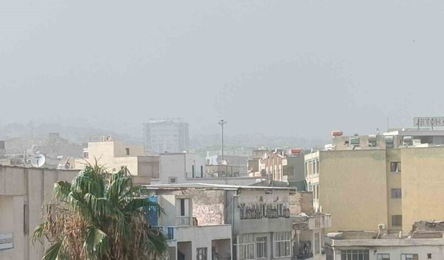 Toz bulutu ve rüzgar Şanlıurfa'yı etkisi altına aldı